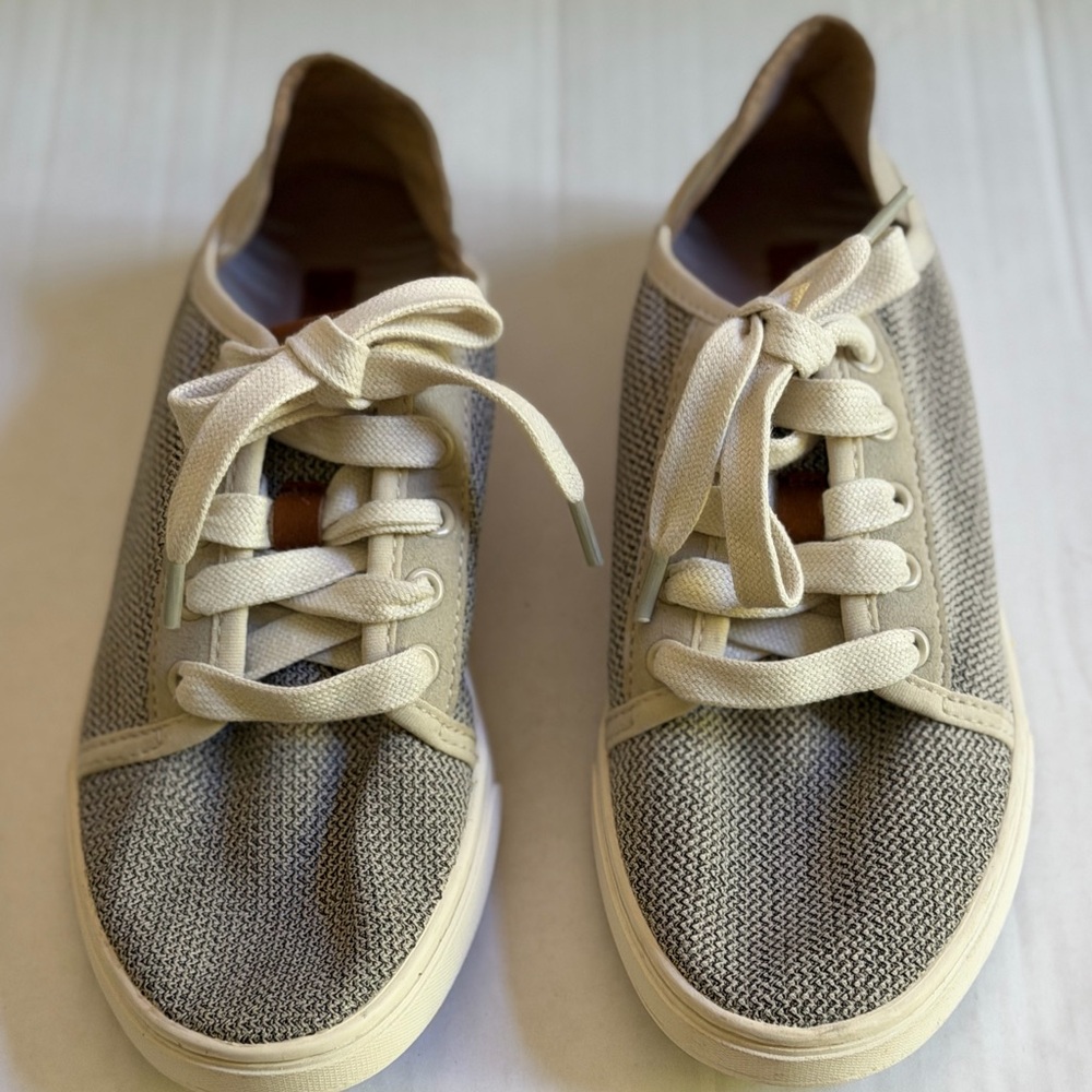 Casual Women's Knit Lace-Up Sneakers in Light Gray